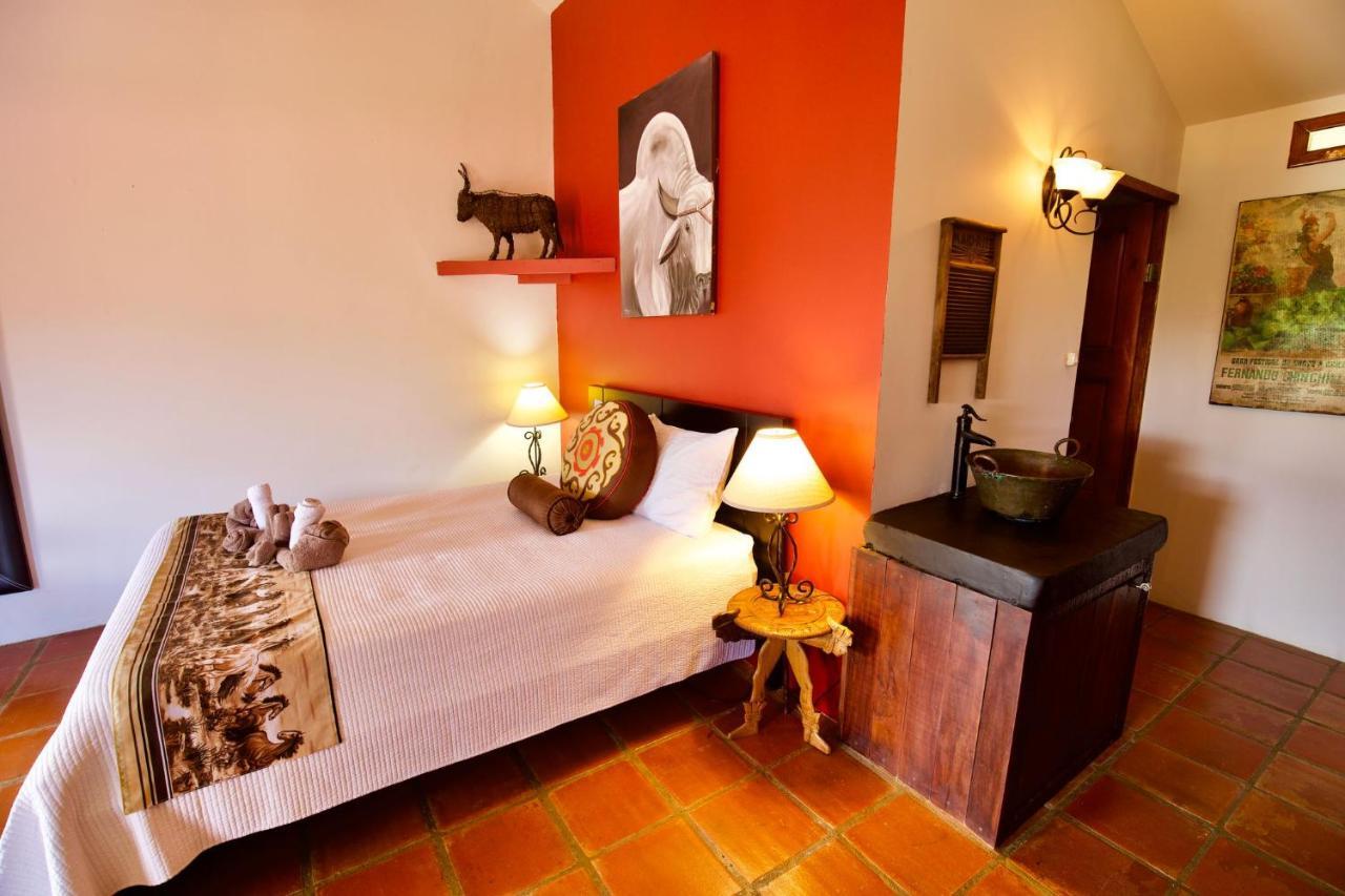 Toucan Lane Hotel And Restaurant Nuevo Arenal Ngoại thất bức ảnh