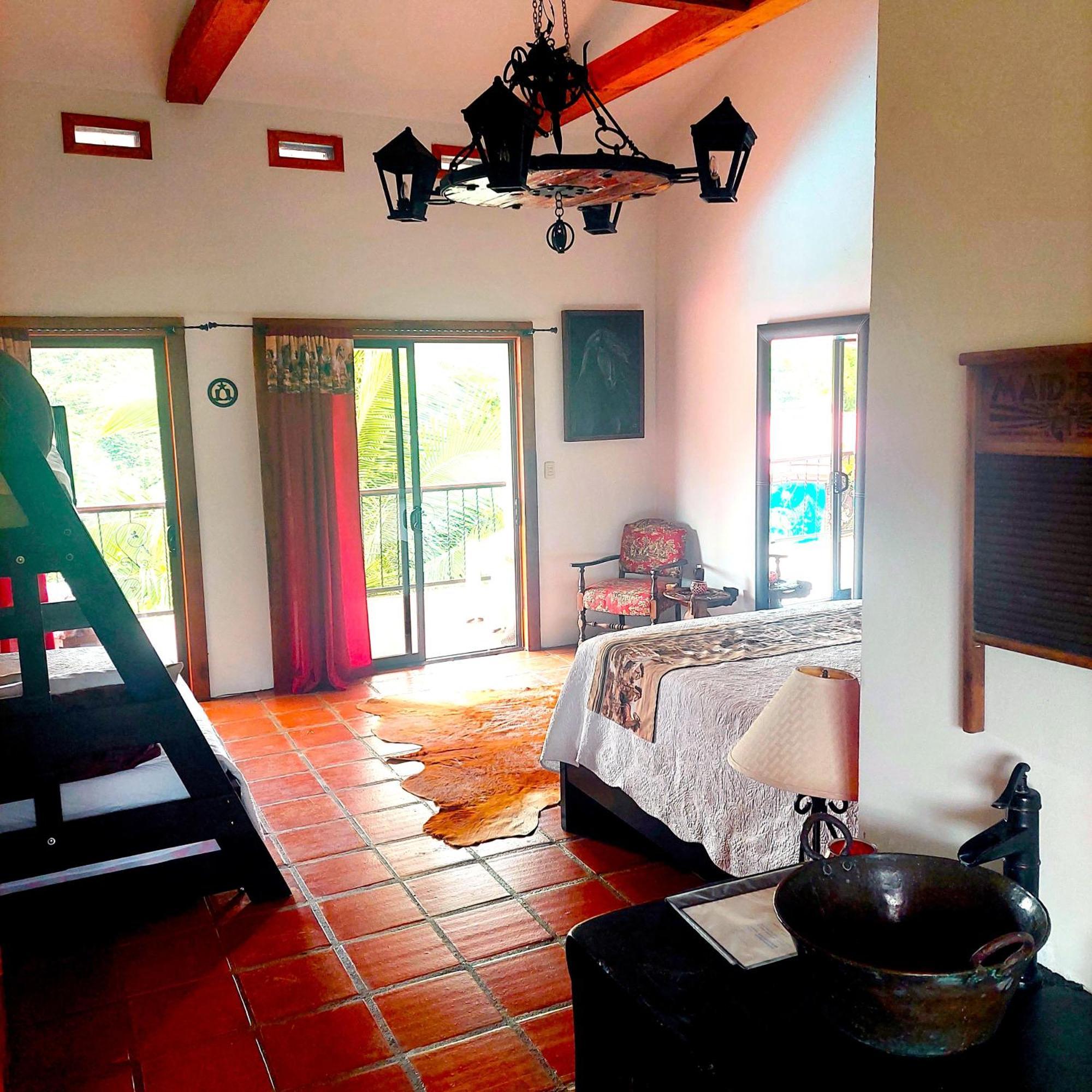 Toucan Lane Hotel And Restaurant Nuevo Arenal Ngoại thất bức ảnh